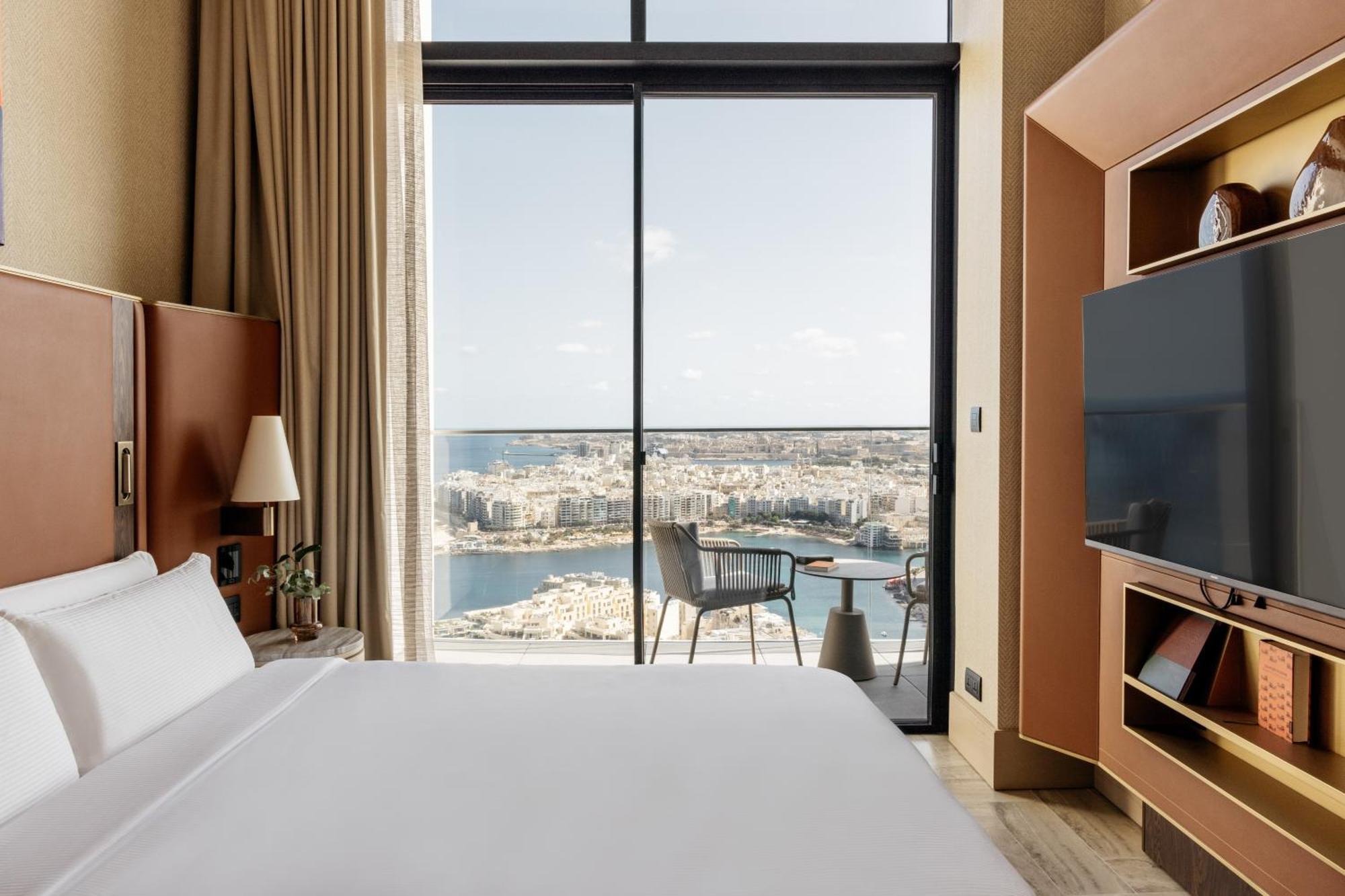Отель Me Malta By Melia Сент Джулианс Экстерьер фото